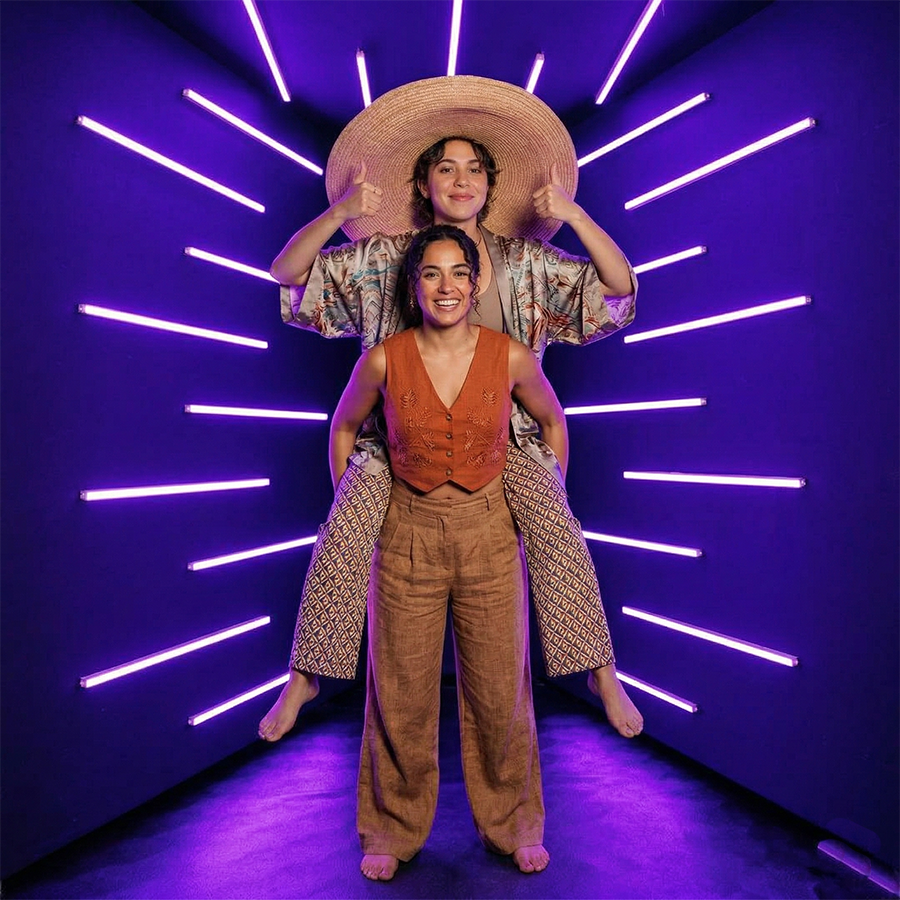 VOGUE LED Video Photo Booth Enclosure